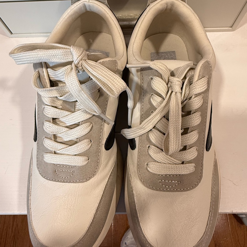 Dolce Vita Bynx Lace-Up Jogger Sneakers - Picture 3 of 7